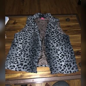 Betsy Johnson grey leopard print vest size large